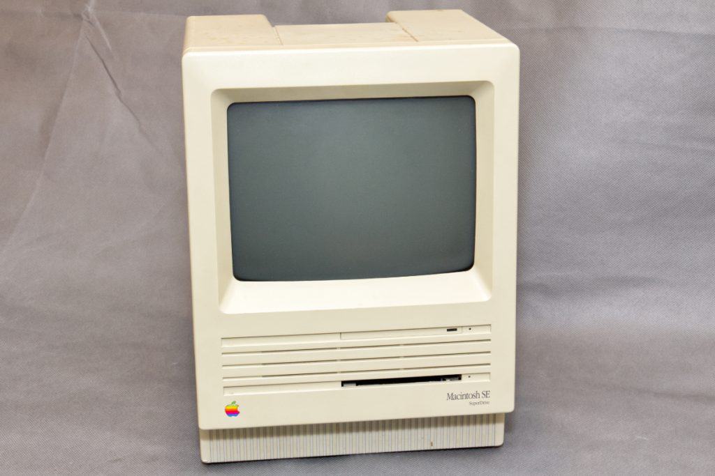Apple Macintosh SE FDHD (with Internal Hard Drive)
